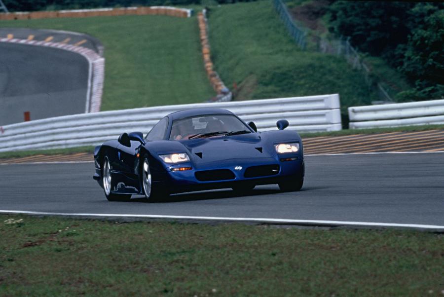  Nissan R390 GT1 Road Version 1998 года  (фото 8 из 19)